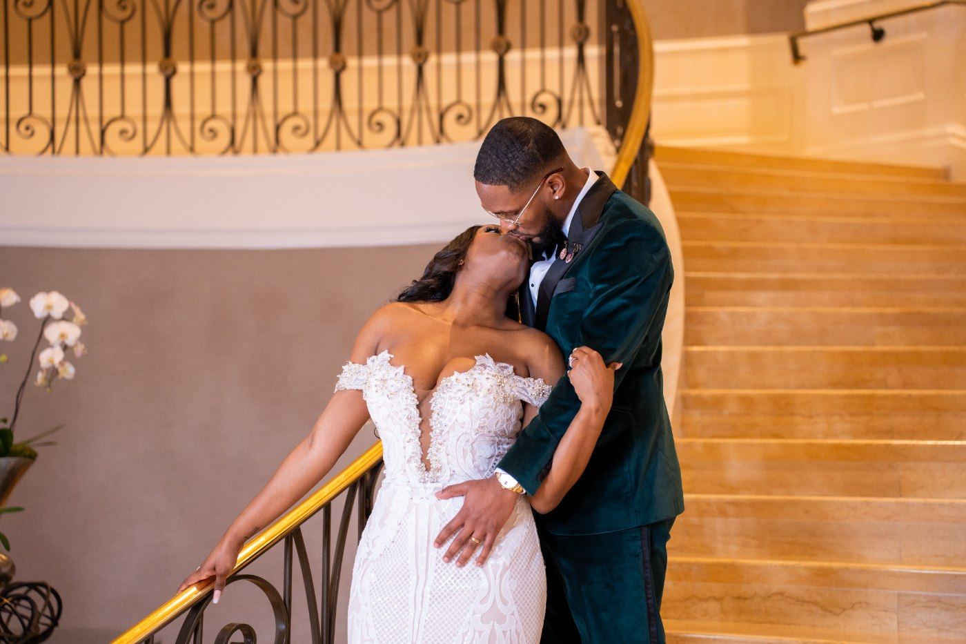 Las Vegas wedding photography — a dip kiss on the resort staircase