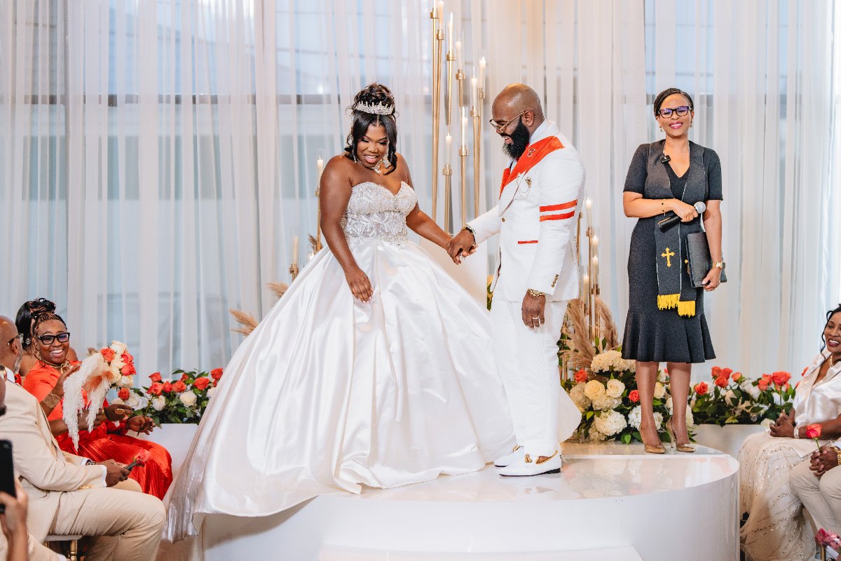 Las Vegas wedding photography — exchanging vows in front of their guests