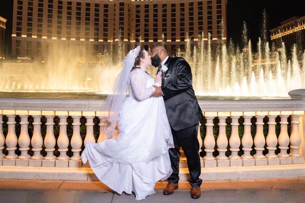 Las Vegas wedding photography — a kiss in front of the illuminated Bellagio fountains