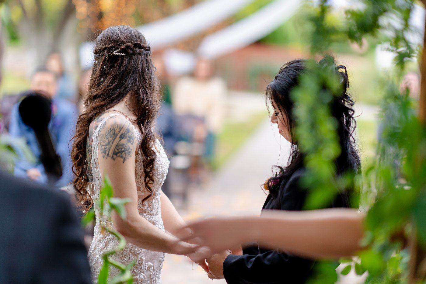 Las Vegas wedding photography — the couple holding hands at the altar during their vows