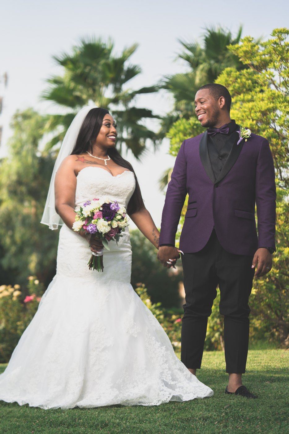 Las Vegas wedding photography — a portrait of the couple on the lawn