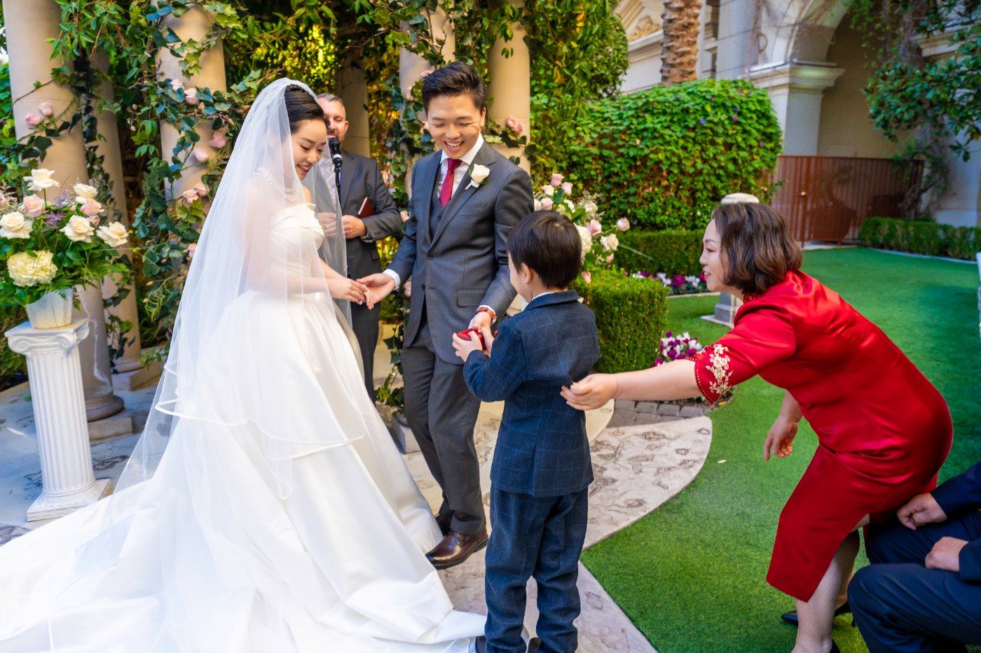 Las Vegas wedding photography — a family moment at the altar during the ceremony